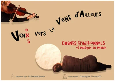 Visuel du spectacle Voixes vers le vent d'ailleurs avec une femme couchée de dos et une autre, hors-champ, qui tient un violona à la main