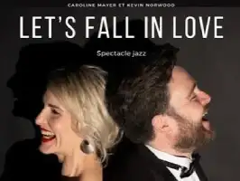 Sur un fond noir, un homme et une femme sont dos à dos et sourient