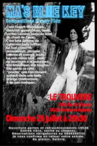 Visuel d'un événement avec les informations le concernant et la photo de l'artiste en noir et blanc, sur le fond